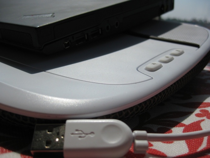 ��ů�����˸���ı���ɢ�Ȱɡ�Logitech Speaker Lapdesk N550.��������