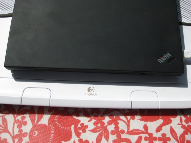 ��ů�����˸���ı���ɢ�Ȱɡ�Logitech Speaker Lapdesk N550.��������
