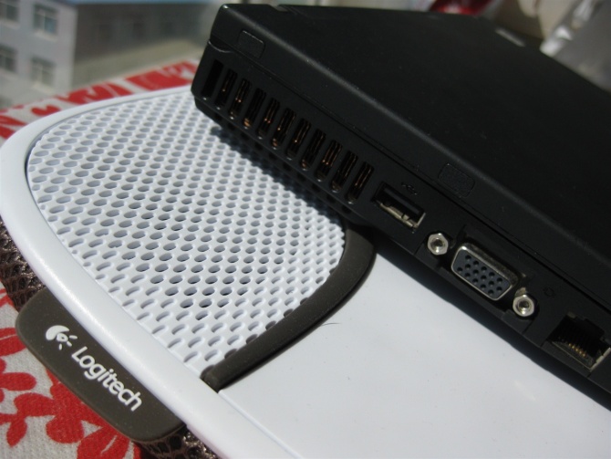 ��ů�����˸���ı���ɢ�Ȱɡ�Logitech Speaker Lapdesk N550.��������