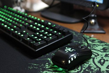 Razer����껹�Ǵ��д���logo���̶�ɫ�Ĺ������! ��������ɫ��͸��