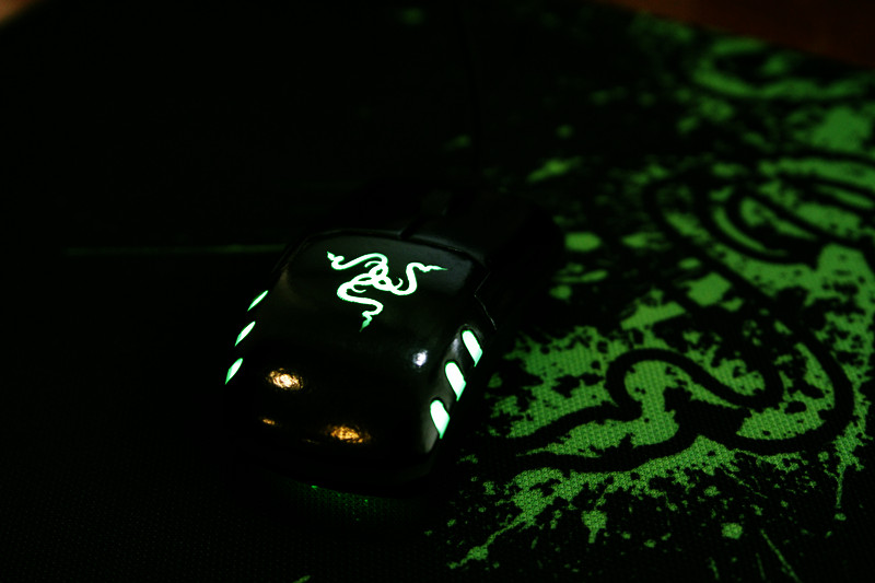 Razer����껹�Ǵ��д���logo���̶�ɫ�Ĺ������! ��������ɫ��͸��