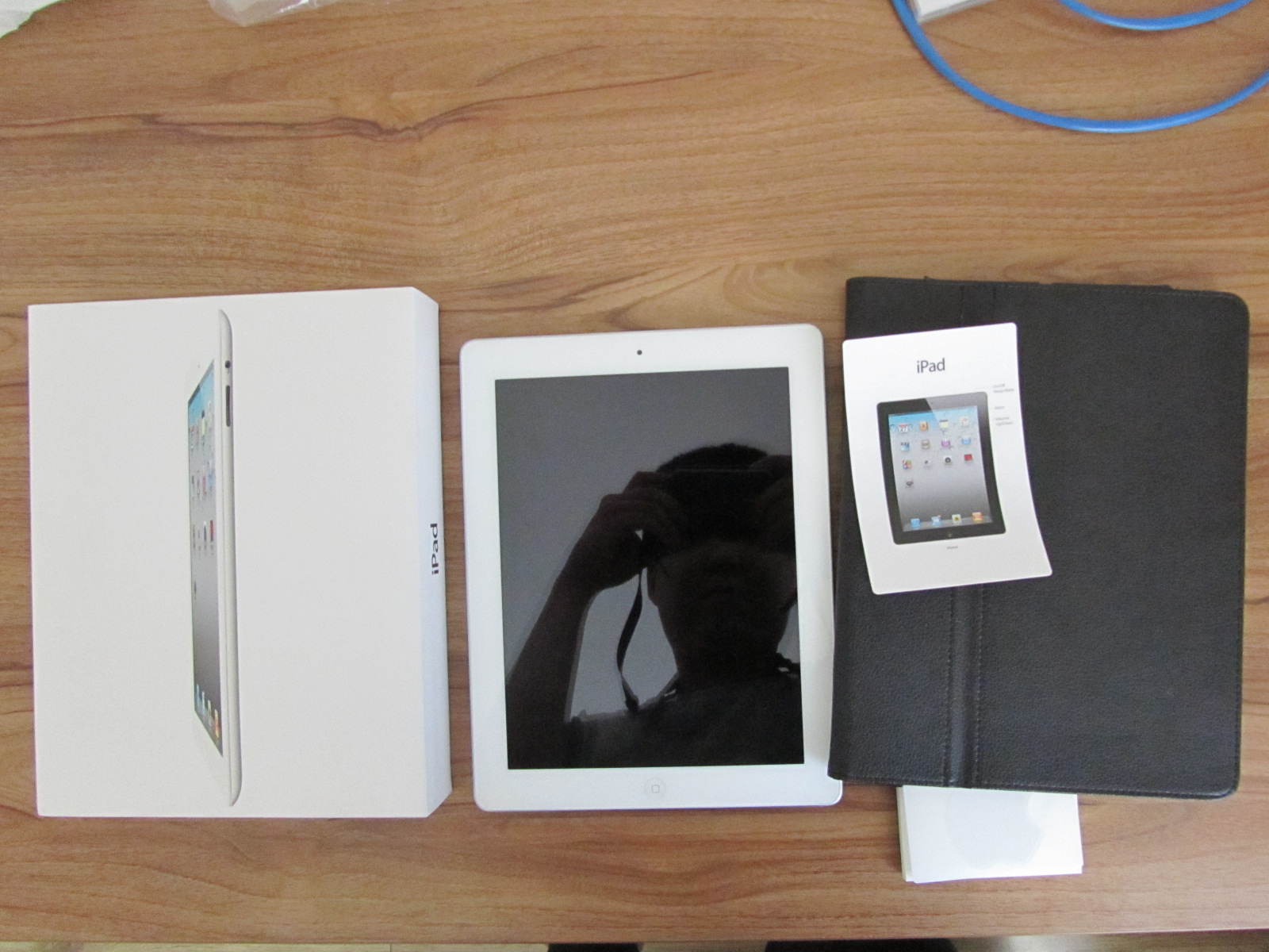 �ѳ��۸��Ե�����������ת�����õİ�ɫipad2 16G wifi