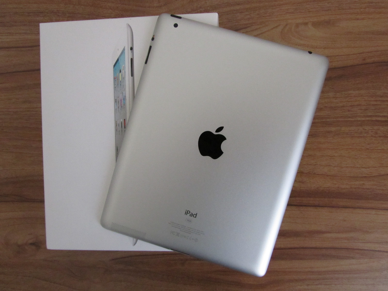 �ѳ��۸��Ե�����������ת�����õİ�ɫipad2 16G wifi