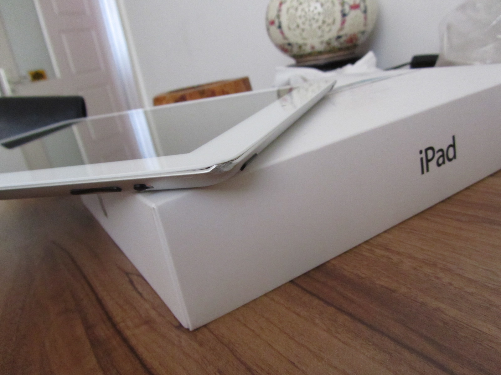 �ѳ��۸��Ե�����������ת�����õİ�ɫipad2 16G wifi