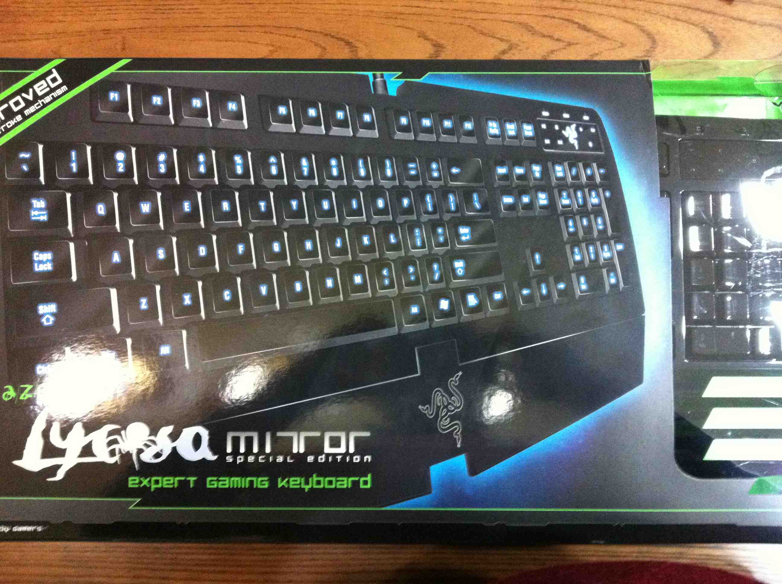 �����ݡ���Razer  �ڸ����뾵��� ������Ϸ����