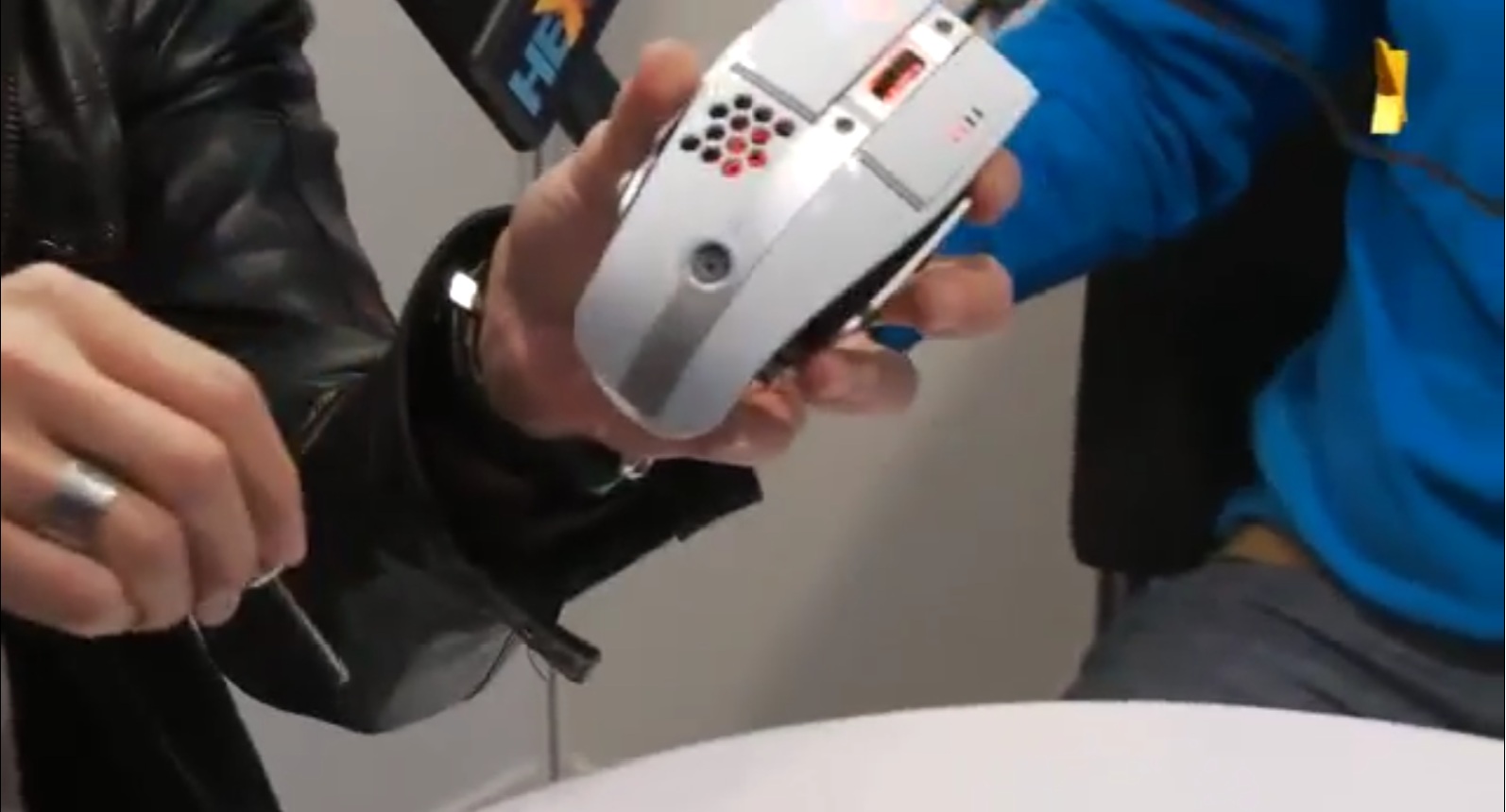 [CeBIT 2012] TT Level 10 M Mouse �r�񹫲���������ʾ