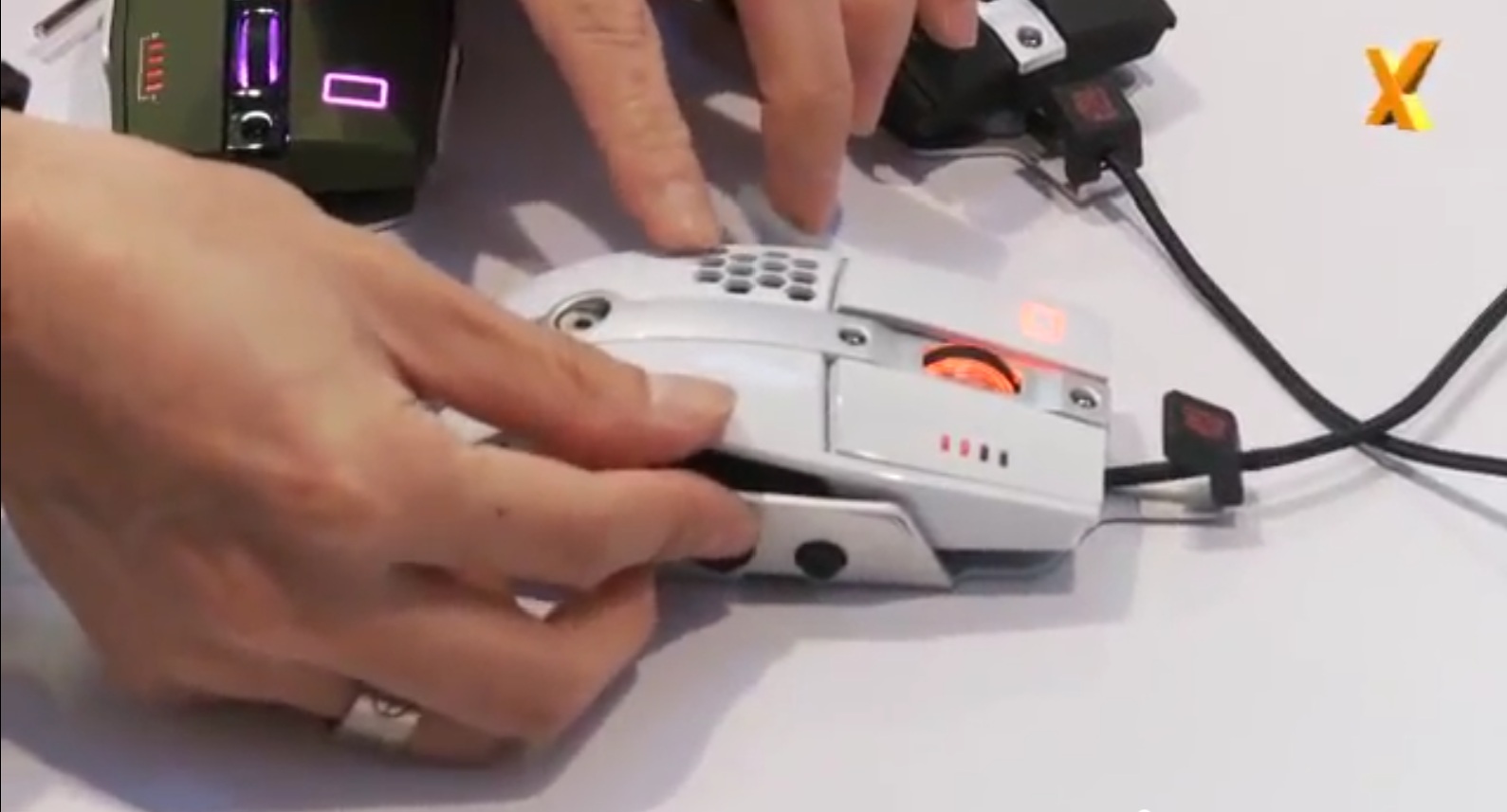 [CeBIT 2012] TT Level 10 M Mouse �r�񹫲���������ʾ