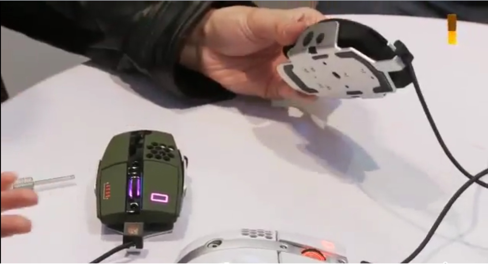 [CeBIT 2012] TT Level 10 M Mouse �r�񹫲���������ʾ