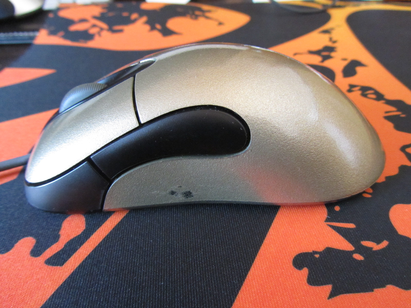 ������ZOWIE io 1.1 ���Ľ� 8�� 240Ԫ�� �����Ķ��ﶥ��