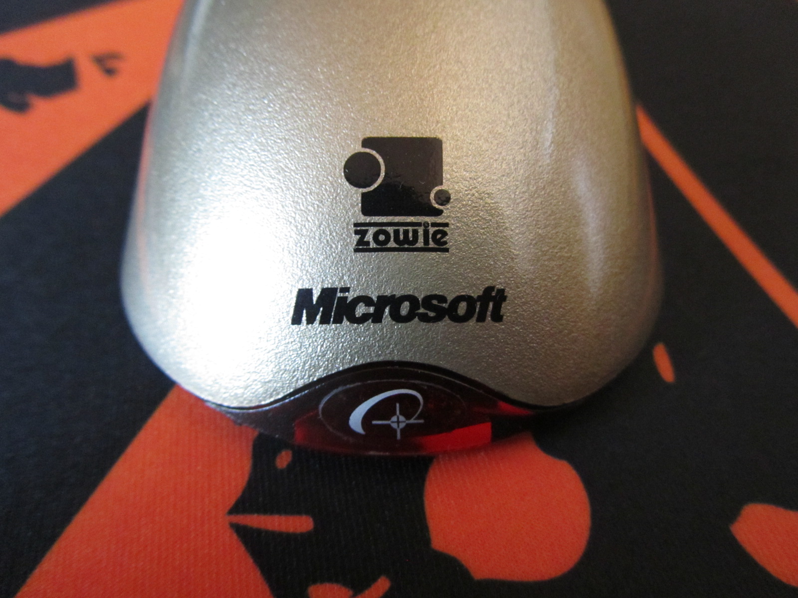 ������ZOWIE io 1.1 ���Ľ� 8�� 240Ԫ�� �����Ķ��ﶥ��