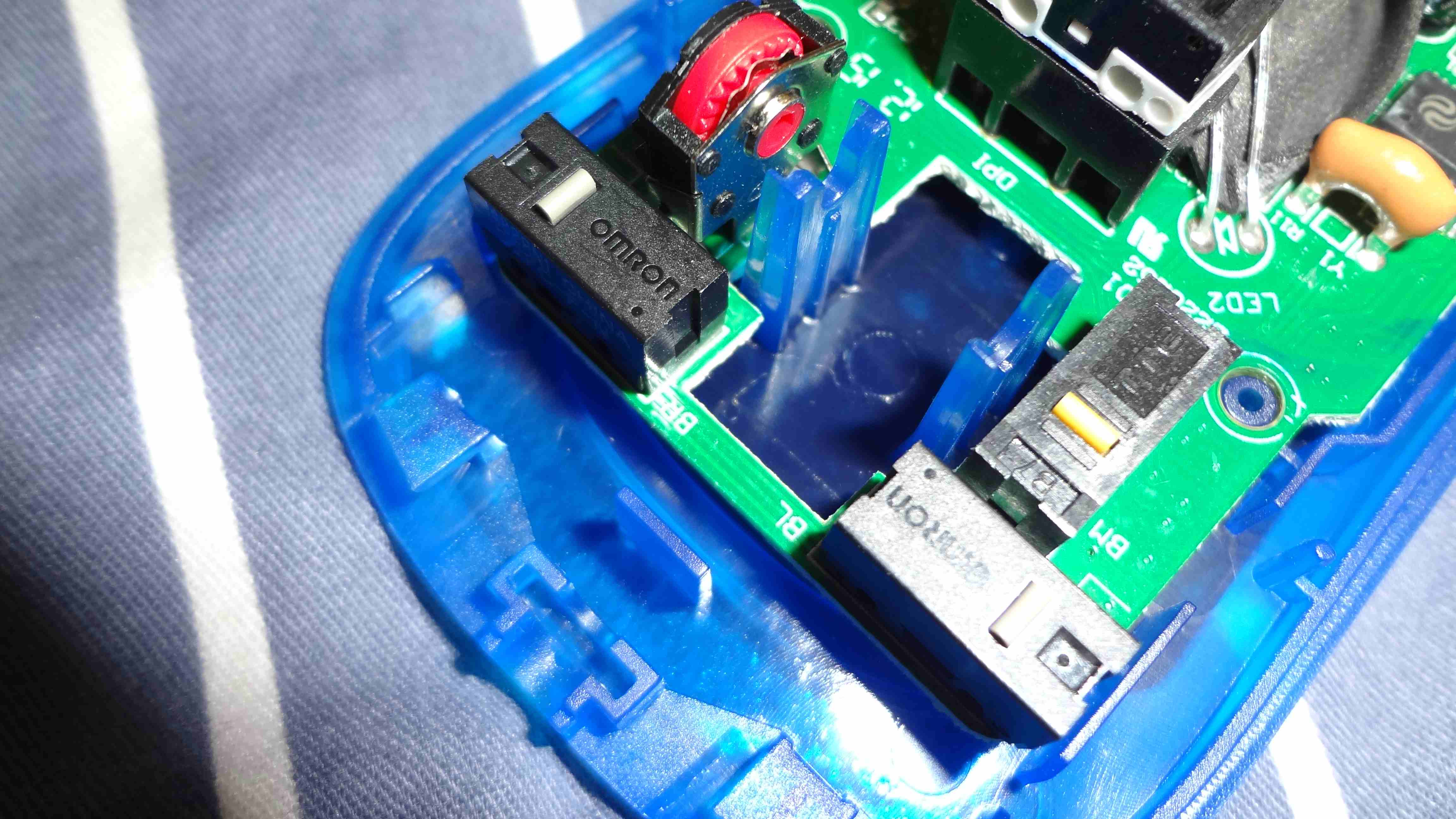 ���˼����GX1-F���Լ���KANA KINZU V2�����±Ƚϡ�