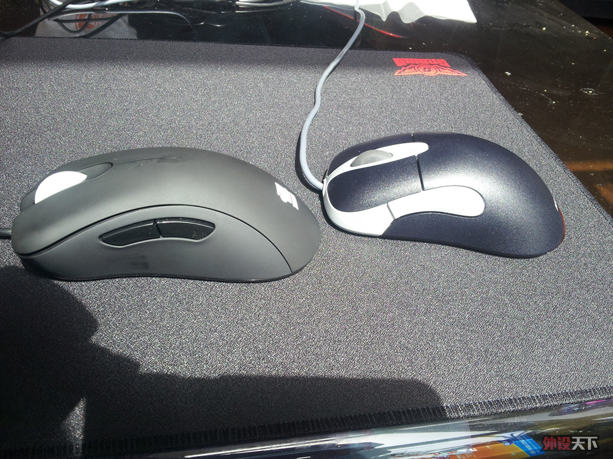 �﹦��Բ����� ��Zowie EC1 eVo�� �����ĵ�  ���ŶԱ�ͼ ��ףĸ���ǽ��տ��֡�