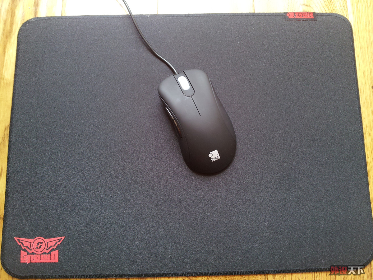 �﹦��Բ����� ��Zowie EC1 eVo�� �����ĵ�  ���ŶԱ�ͼ ��ףĸ���ǽ��տ��֡�