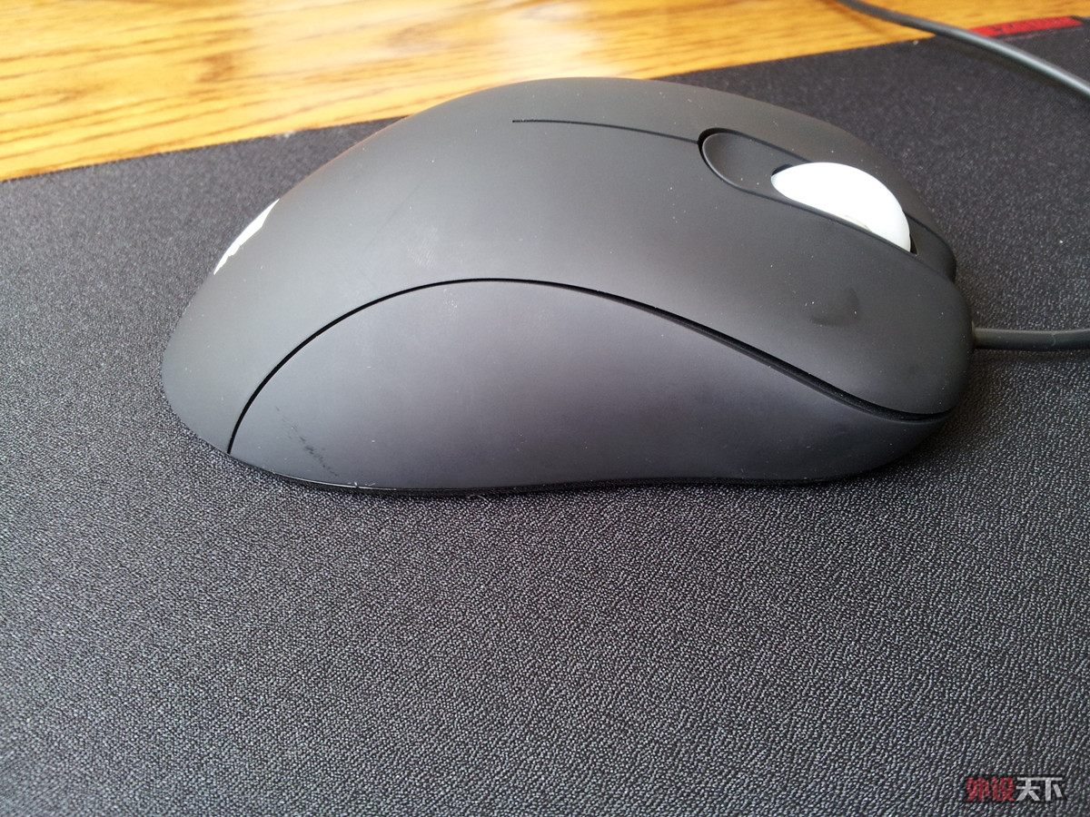 �﹦��Բ����� ��Zowie EC1 eVo�� �����ĵ�  ���ŶԱ�ͼ ��ףĸ���ǽ��տ��֡�