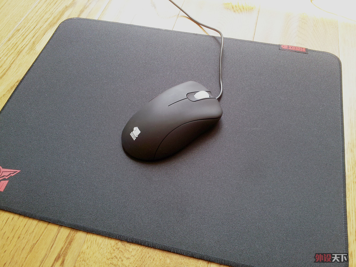 �﹦��Բ����� ��Zowie EC1 eVo�� �����ĵ�  ���ŶԱ�ͼ ��ףĸ���ǽ��տ��֡�
