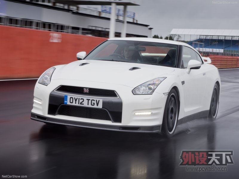 Nissan-GT-R_Track_Pack_2012_800x600_wallpaper_04.jpg