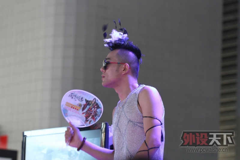 ChinaJoy2012 ��ֽ��Ϯ������~~~LZ��ʾ���Ժ��ᣬ���е㶶..������ҲΪ��������...