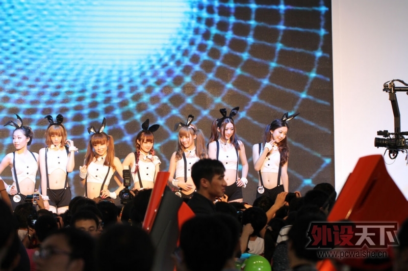 ChinaJoy2012 ��ֽ��Ϯ������~~~LZ��ʾ���Ժ��ᣬ���е㶶..������ҲΪ��������...