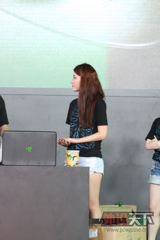 ChinaJoy2012 ��ֽ��Ϯ������~~~LZ��ʾ���Ժ��ᣬ���е㶶..������ҲΪ��������...