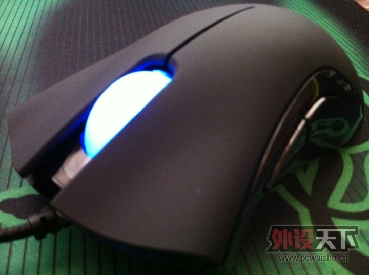 ��Ѫ�������һ�ڱ������� RAZER ��������