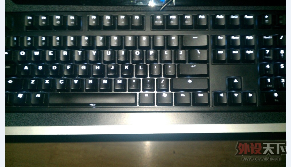 ����������DUCKY 9008 shining ��ɫ�׹������� 9�� 700Ԫ