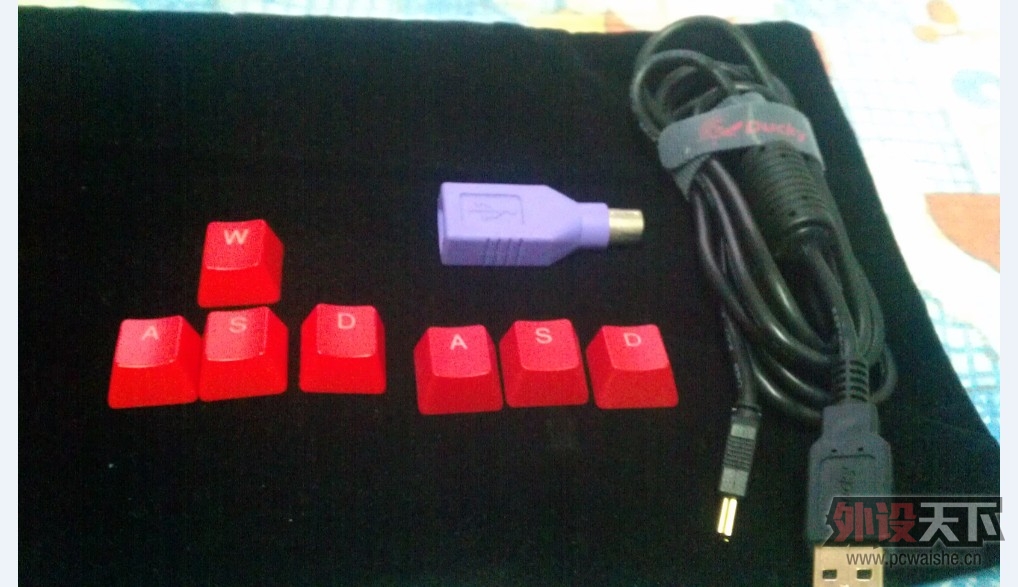 ����������DUCKY 9008 shining ��ɫ�׹������� 9�� 700Ԫ