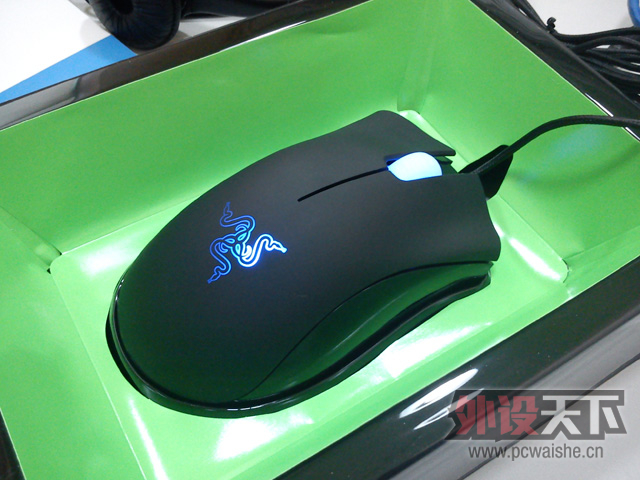 ���Ϻ�������Razer�������ߺ�ɫ������ 9���� 160Ԫ����� �ѳ�����