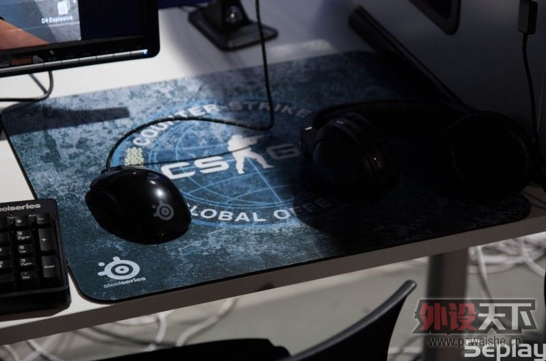 ���ֵ���һЩ��äĿ׷�ǵ�ʱ�̡�DreamHack2012��������վ NIP��ѡ��װ��һ��