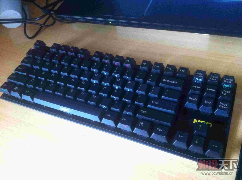 ��һ�ѻ�е����NEO KB87 �ľջ���ñ