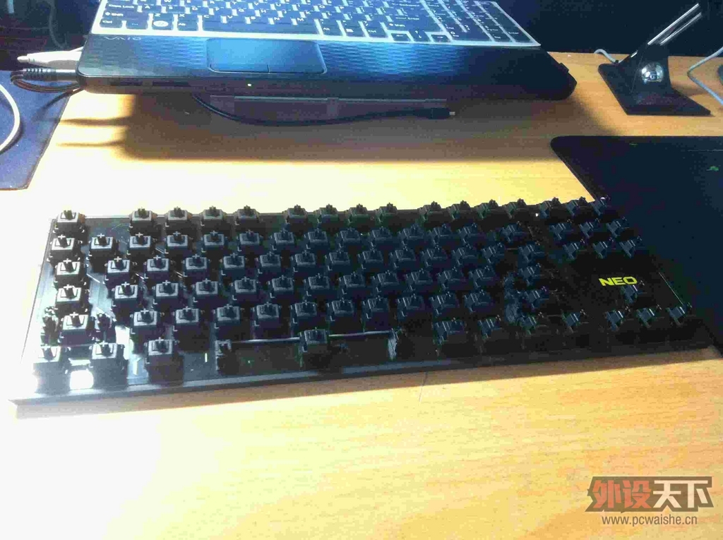 ��һ�ѻ�е����NEO KB87 �ľջ���ñ