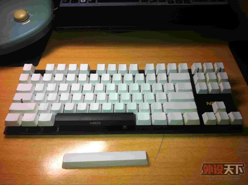 ��һ�ѻ�е����NEO KB87 �ľջ���ñ