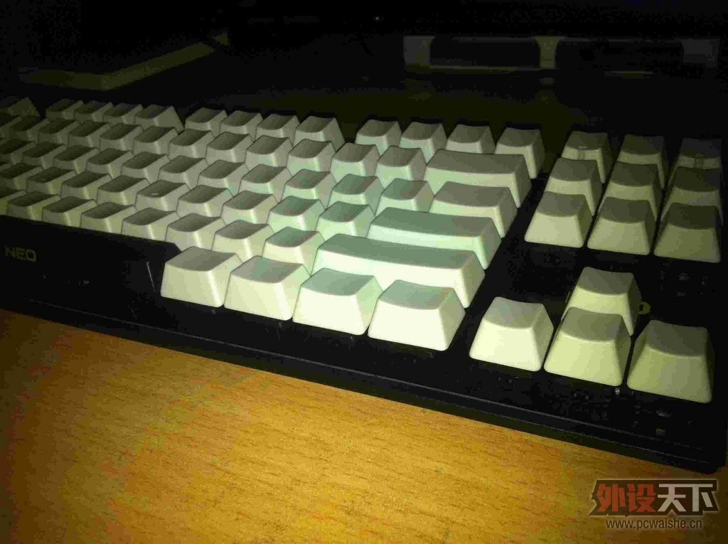 ��һ�ѻ�е����NEO KB87 �ľջ���ñ