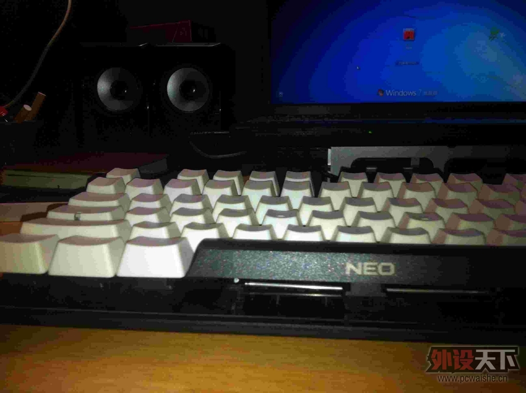 ��һ�ѻ�е����NEO KB87 �ľջ���ñ