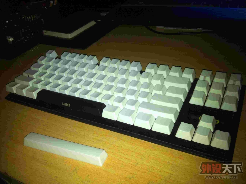 ��һ�ѻ�е����NEO KB87 �ľջ���ñ