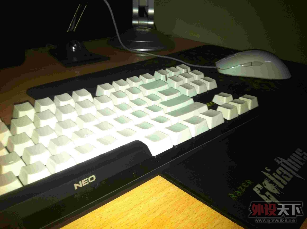 ��һ�ѻ�е����NEO KB87 �ľջ���ñ