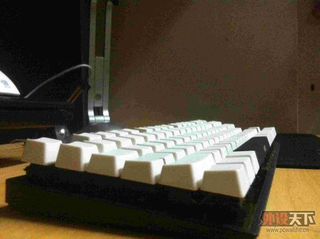 ��һ�ѻ�е����NEO KB87 �ľջ���ñ