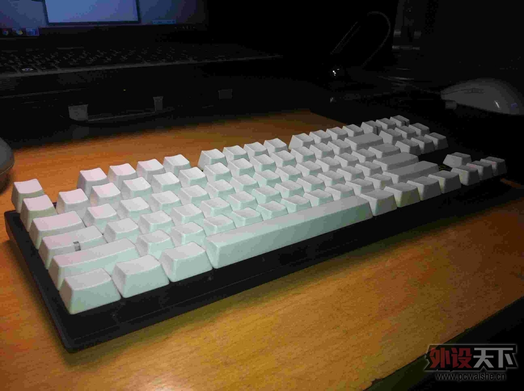 ��һ�ѻ�е����NEO KB87 �ľջ���ñ