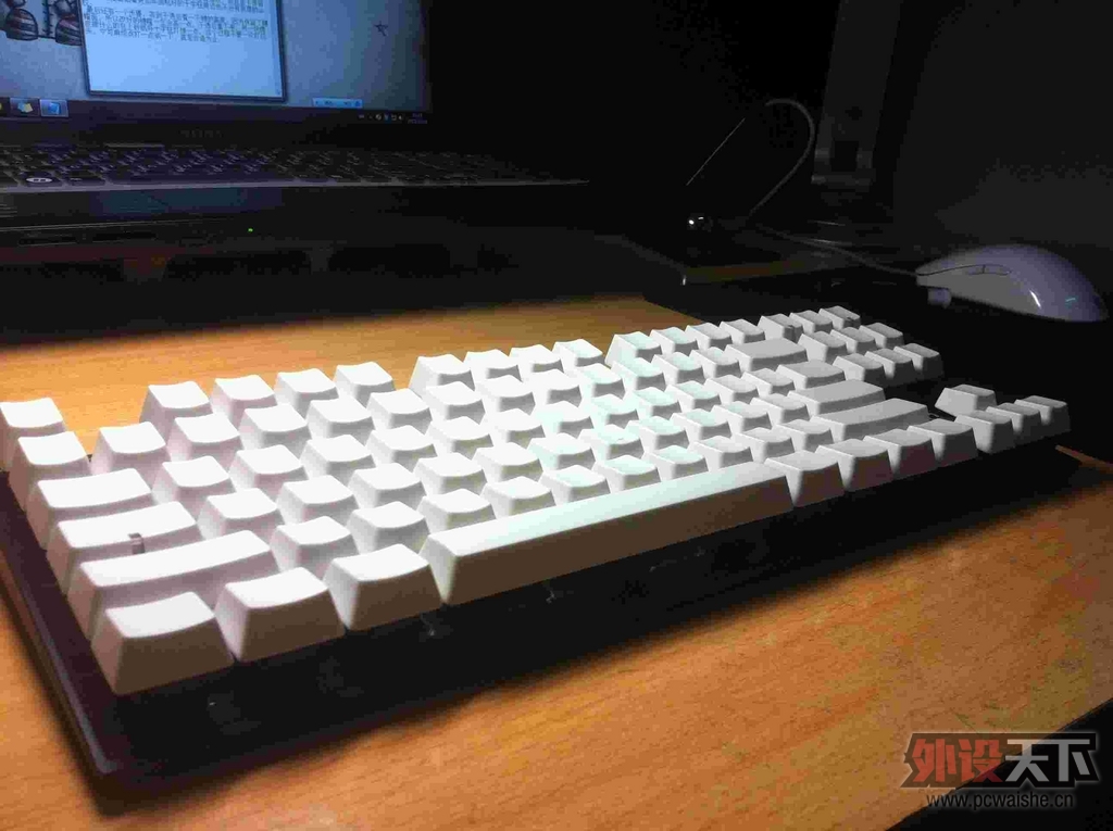 ��һ�ѻ�е����NEO KB87 �ľջ���ñ