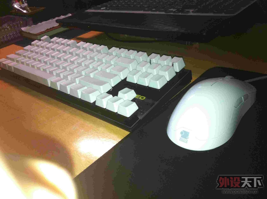 ��һ�ѻ�е����NEO KB87 �ľջ���ñ