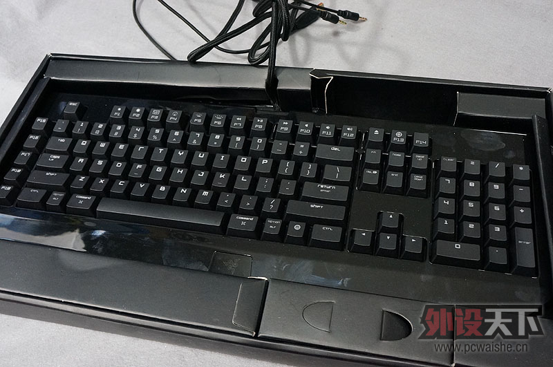 ���ѳ����������˴�������RAZER�ڹѸ��ռ��� mac�� ��ɫ������� 9.9����600Ԫ