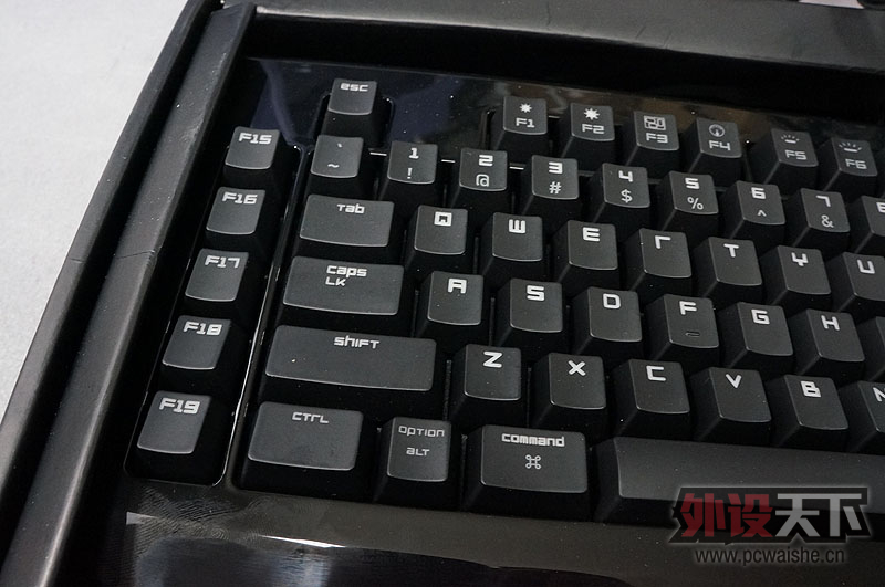 ���ѳ����������˴�������RAZER�ڹѸ��ռ��� mac�� ��ɫ������� 9.9����600Ԫ