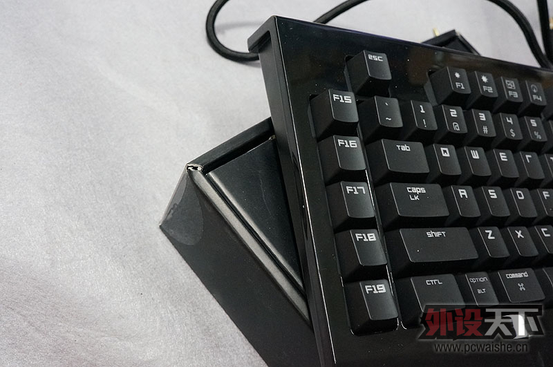 ���ѳ����������˴�������RAZER�ڹѸ��ռ��� mac�� ��ɫ������� 9.9����600Ԫ