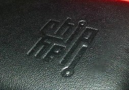 �����