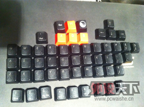 ����ɳ��һЩ��ñ+ һ��PBT+4��Ѽ�ӱ����ɫ. +���ǳ������.���¸�����4G.�۸��Ѹ���