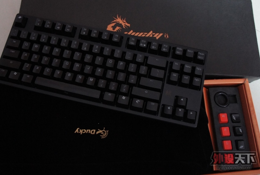 ɽ ducky   razer ͹  sensei  ȫµ 750Ԫ