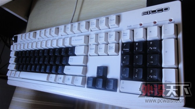 ����ɳ��һЩ��ñ+ һ��PBT+4��Ѽ�ӱ����ɫ. +���ǳ������.���¸�����4G.�۸��Ѹ���
