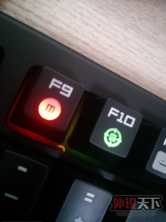 ������ƭ�㼼����֮����Razer�ڹѸ�������