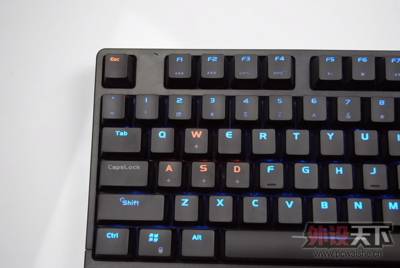 ������Ҫ����������һ���豪���ս��ߡ������汳��ʵ��ͼ��27P���ϡ�