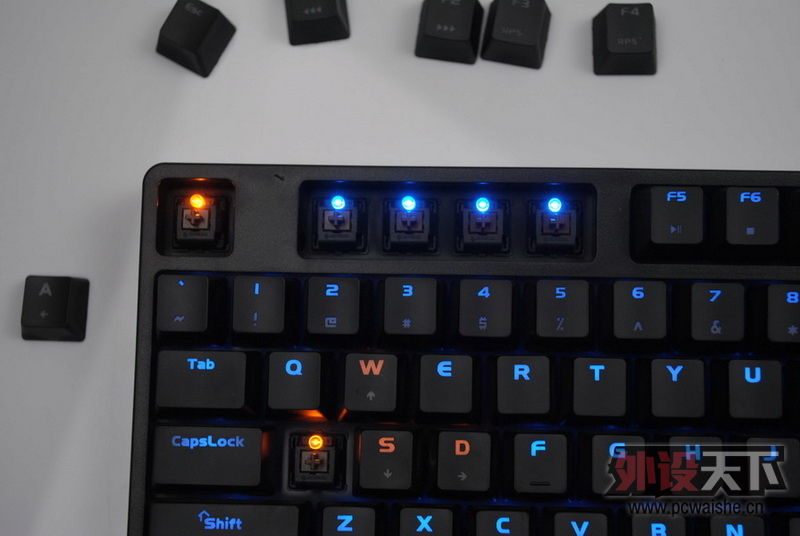 ������Ҫ����������һ���豪���ս��ߡ������汳��ʵ��ͼ��27P���ϡ�