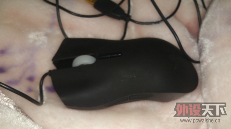 Razer Pro v1.6��ɫ��β�� Lachesis�ϰ������ eXactMat